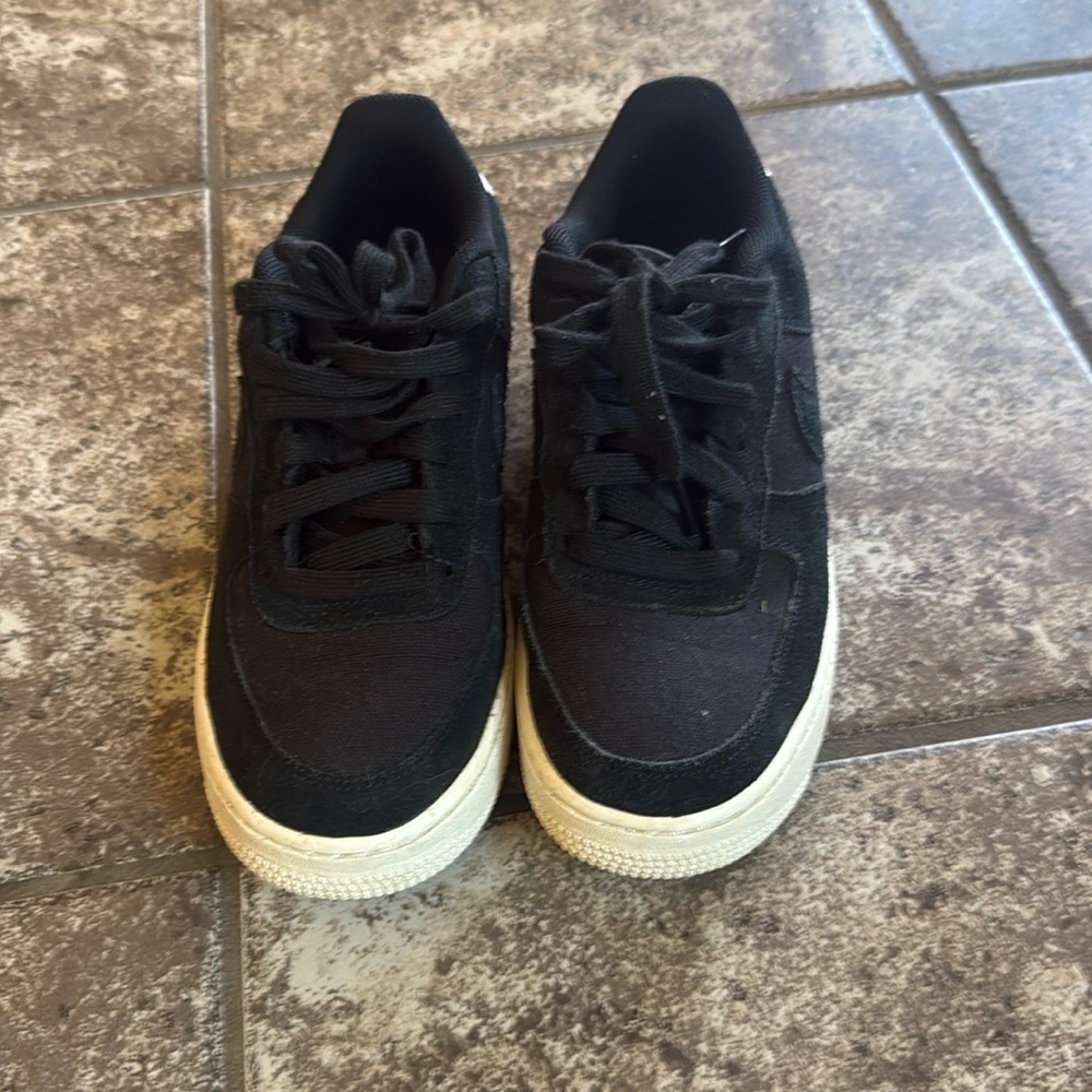 Boys Nike Air Force black size 7